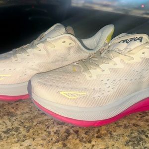 Hoka Clifton 9 Size 8.5